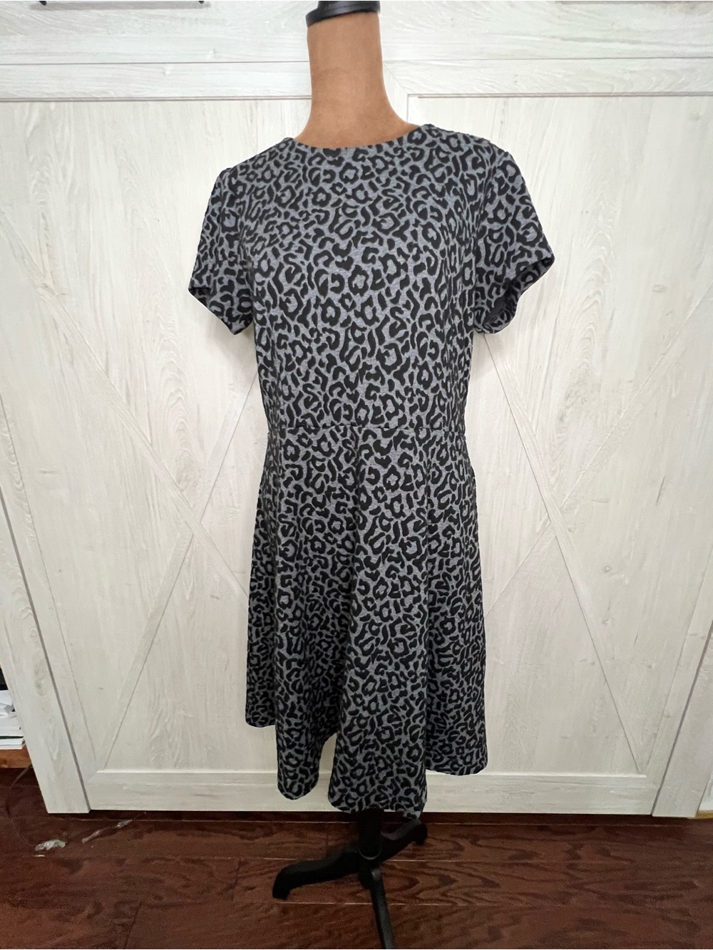 LOFT Grey Black Leopard Print Knit Fit & Flare Skater Dress - Size 8
